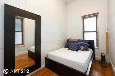 Rooms in 5 bedroom Apartment