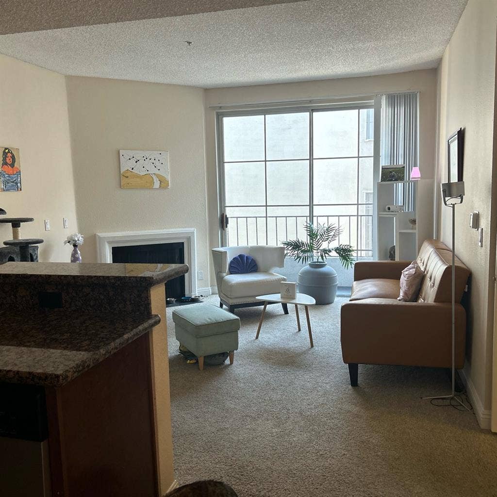 Looking for Roommate!!