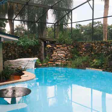 Private room/bath in cozy pool home