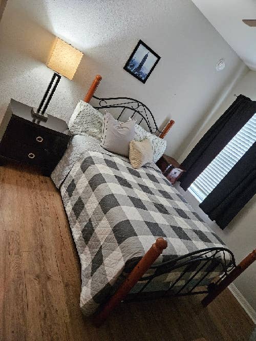 Furnished room For rent in
Lakeland