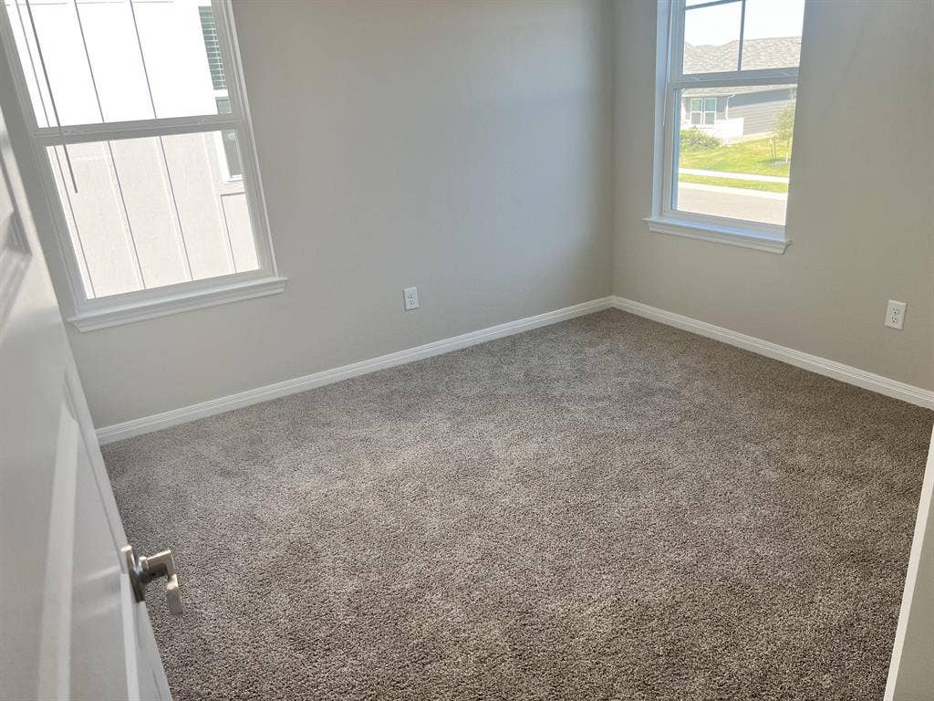 $/m - Spacious Room for Rent