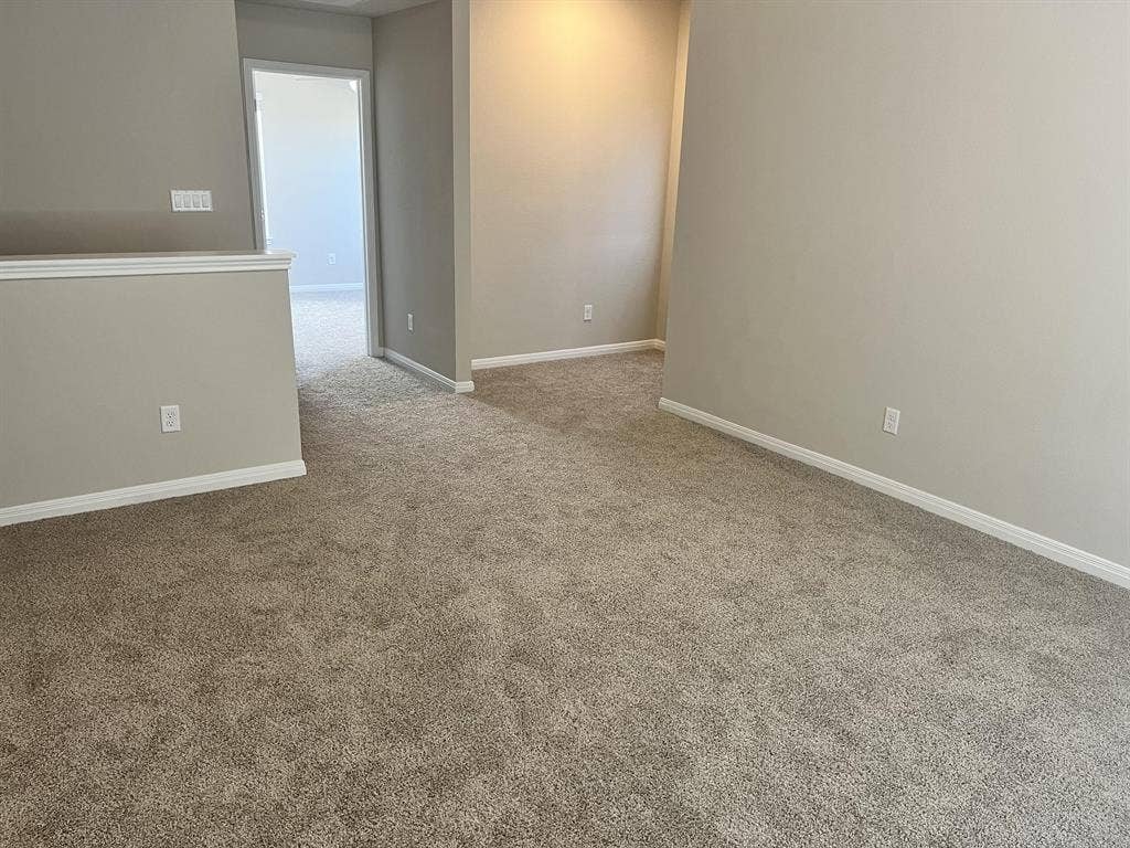 $/m - Spacious Room for Rent