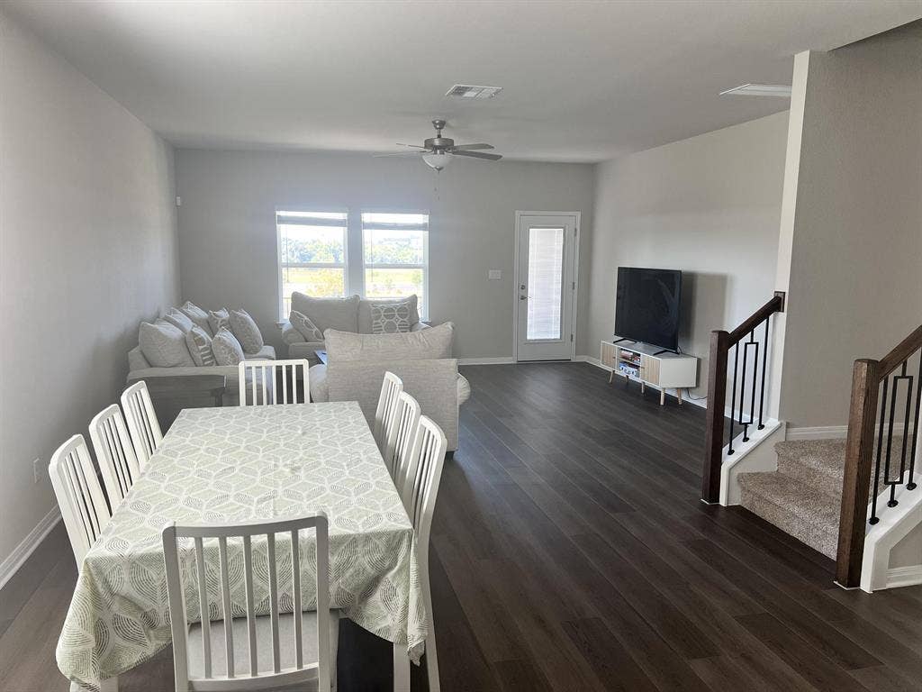 $/m - Spacious Room for Rent