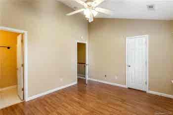 Room for rent in townhouse