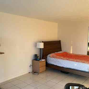 Brickell Ave Master Bedroom Lease