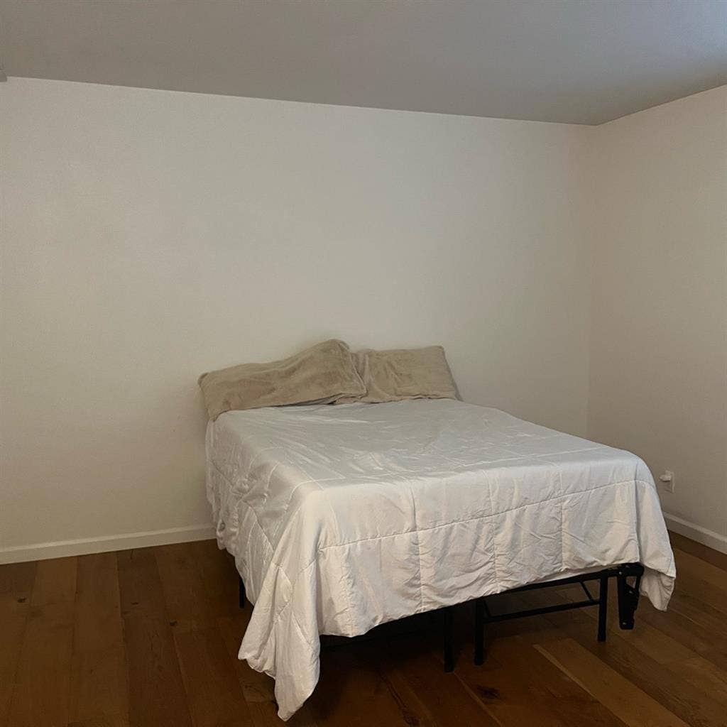 Roomate needed in  bath