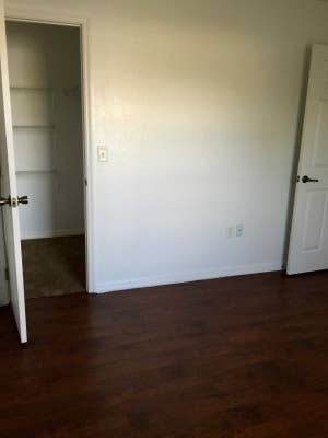 Looking for 2 Roommates