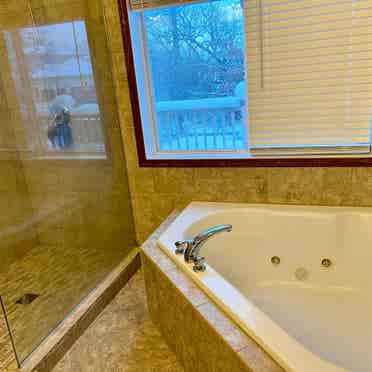 Huge Master Suite Private Bath NEW