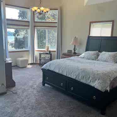 Huge Master Suite w-Private Bath