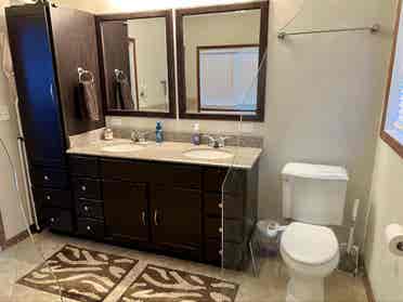 Med-Large Bedrm with double closets