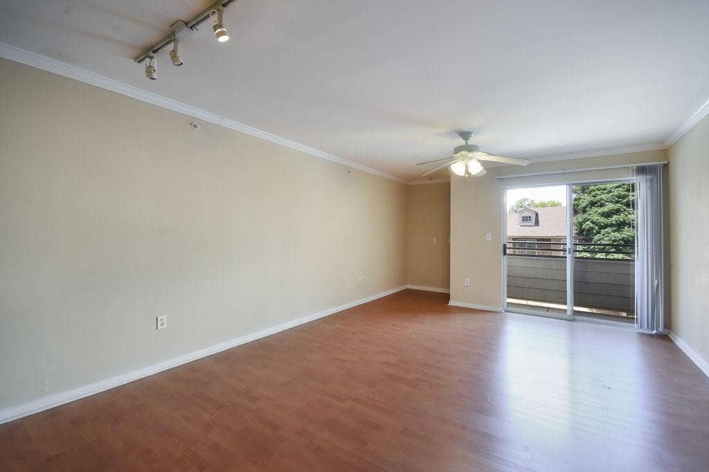 One room in B apartment near UT