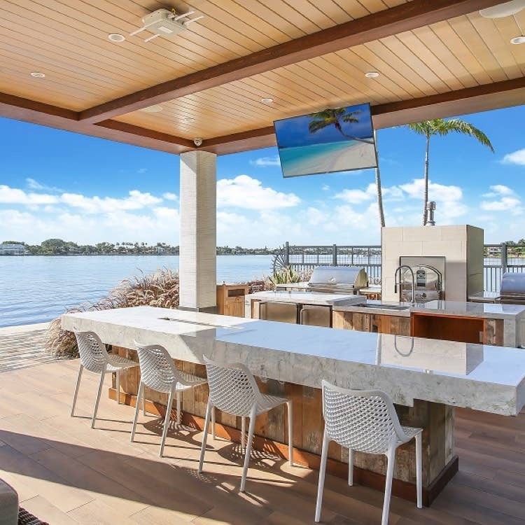 PRIVATE BED BATH ON INTRACOASTAL