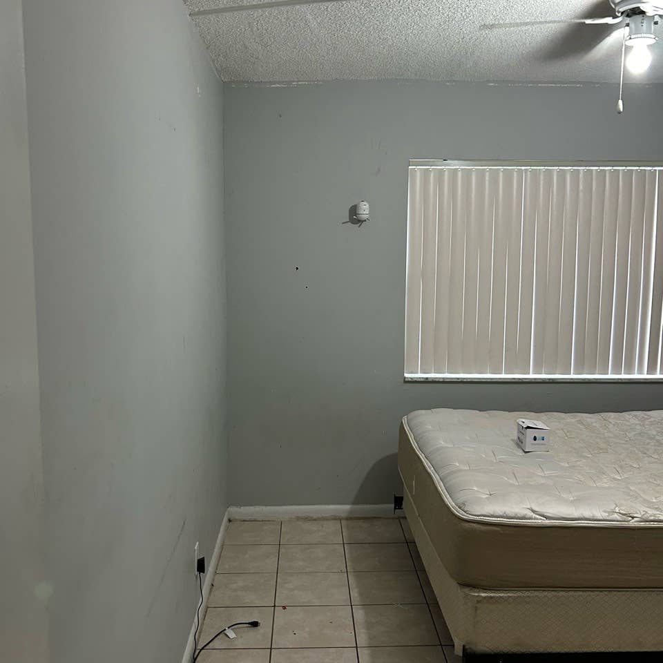 Room for rent in Hollywood area