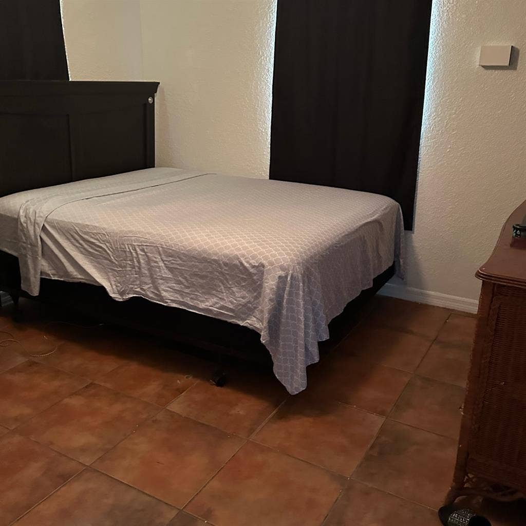 1 room available for rent (M)