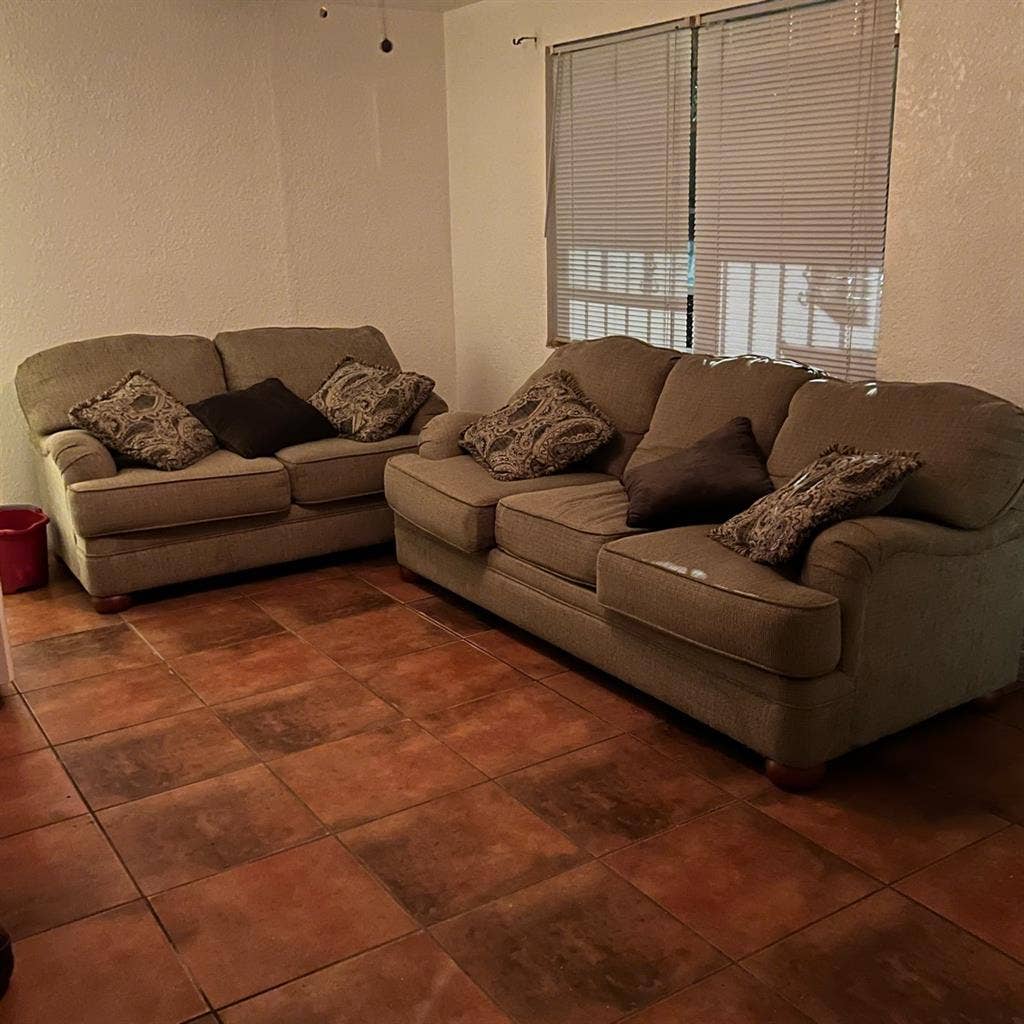 1 room available for rent (M)