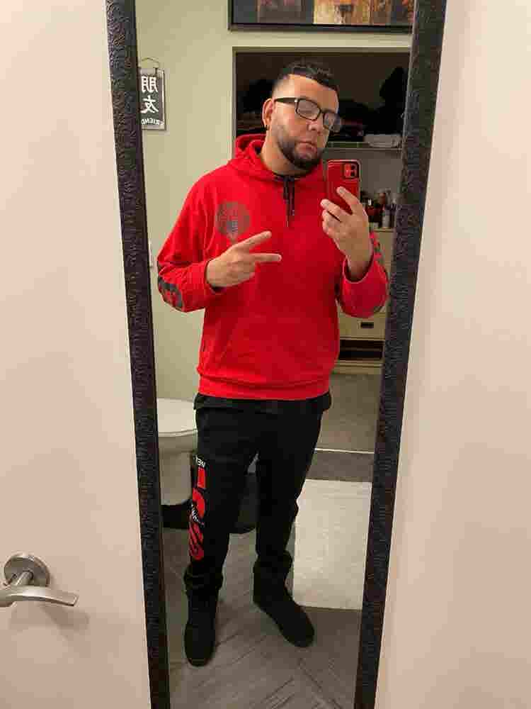 Looking for a gay male roommate.