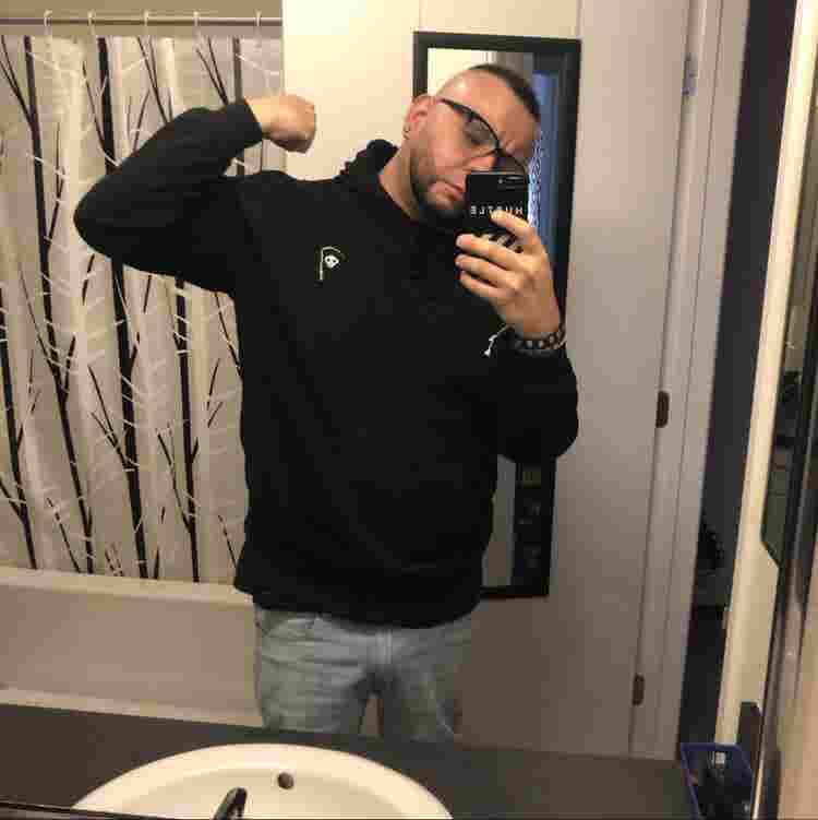 Looking for a gay male roommate.