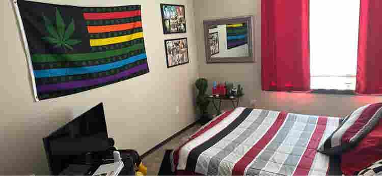 Looking for a gay male roommate.
