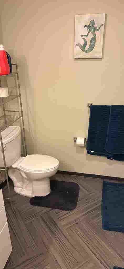Looking for a gay male roommate.