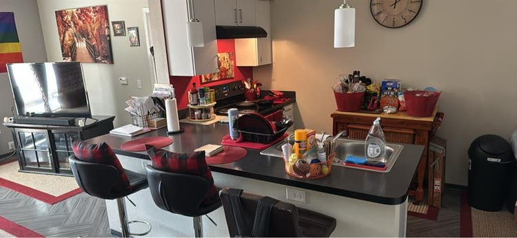 Looking for a gay male roommate.