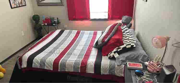 Looking for a gay male roommate.