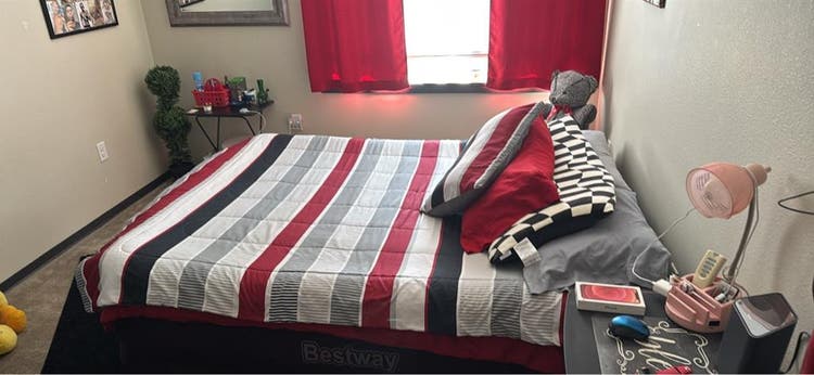Looking for a gay male roommate.