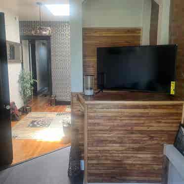 Beautiful Woodlawn Unit