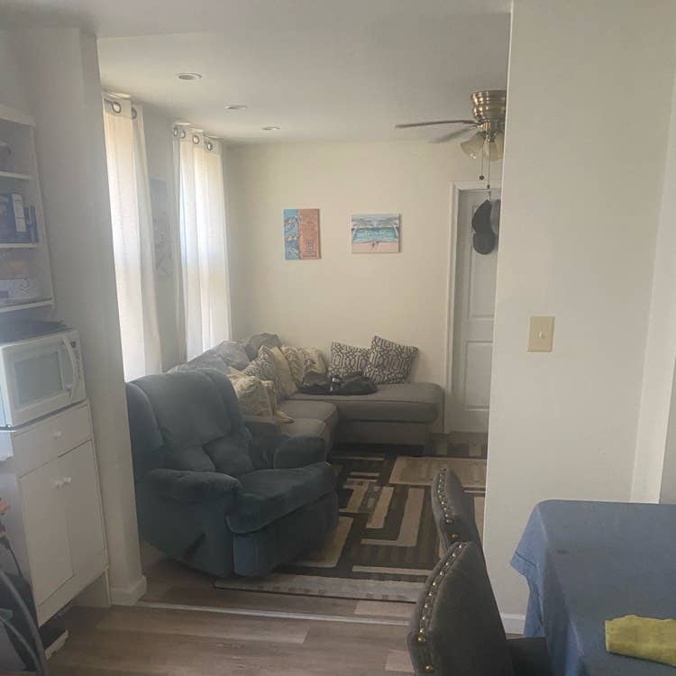 Room for rent. 1 block from 9 north