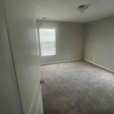 2bed apt need a roommate