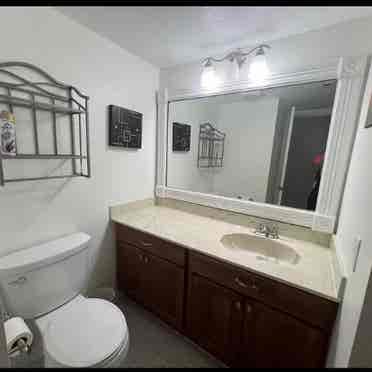 Private Room & Bathroom $