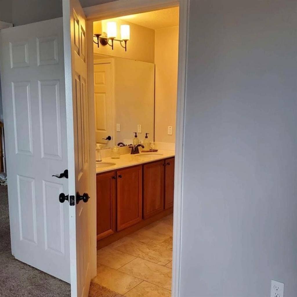 Bedroom w private bath in Kissimmee