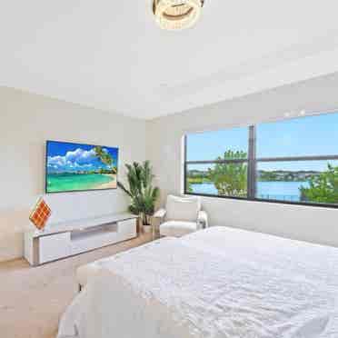 Fully furnished Maimi lakes room