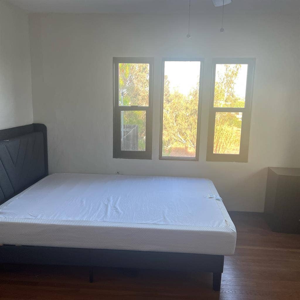 **ROOM IN LARGE SOUTH PARK HOME**