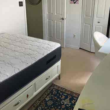 Room for rent available by Nov 1st