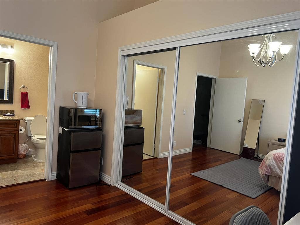 Spacious Room for Rent in Torrance!