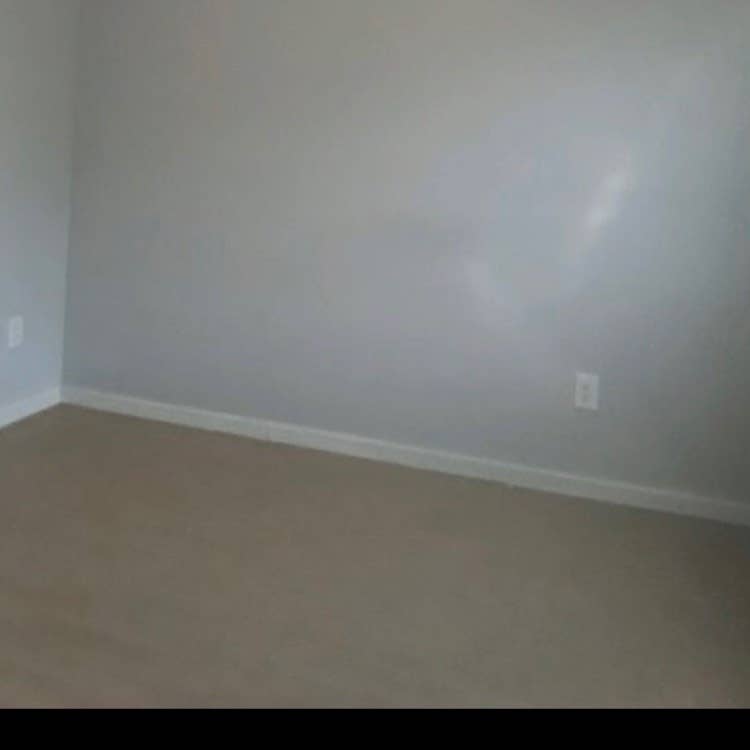 Nice size room for rent  a weed