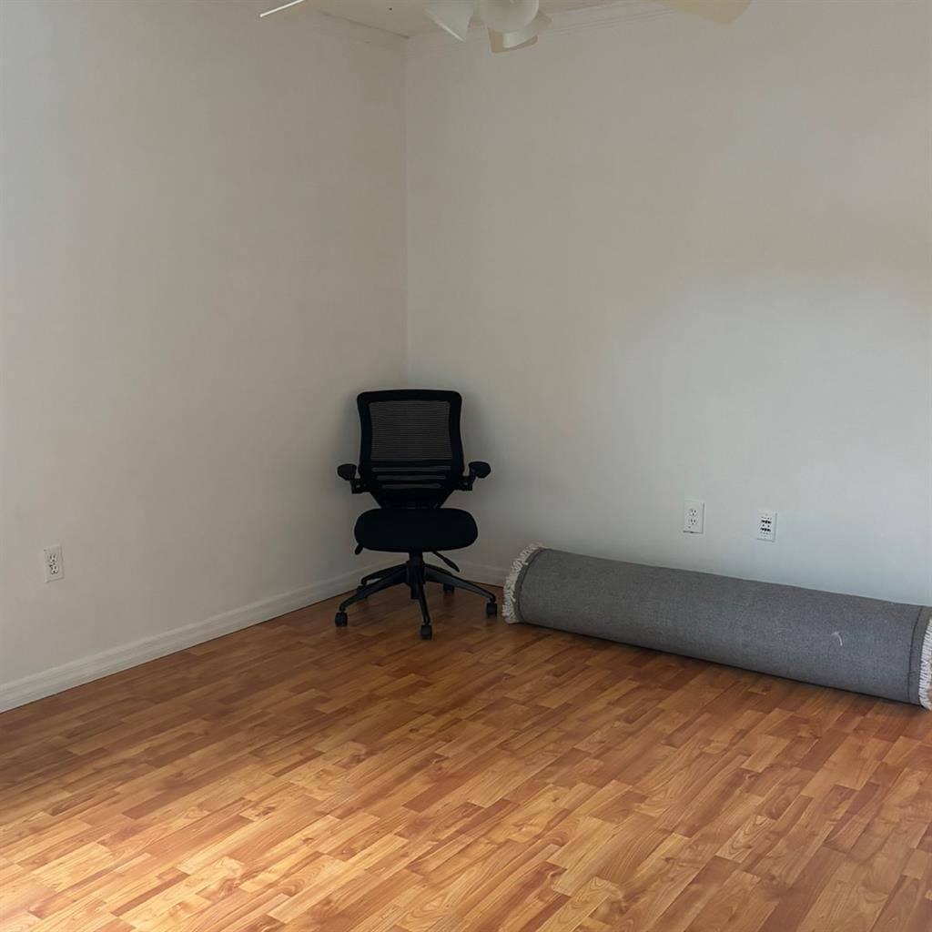 Roommate wanted, room for rent