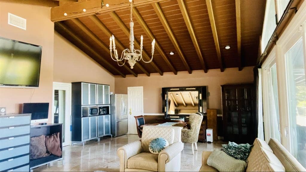 StudioADU Private Entry VIEW Estate