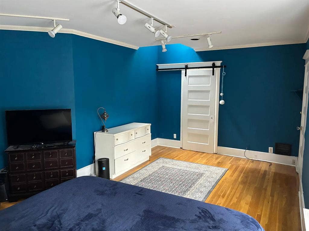 SQFT Master Bedroom in Cap Hill