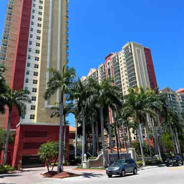 Room on Sunny Isles