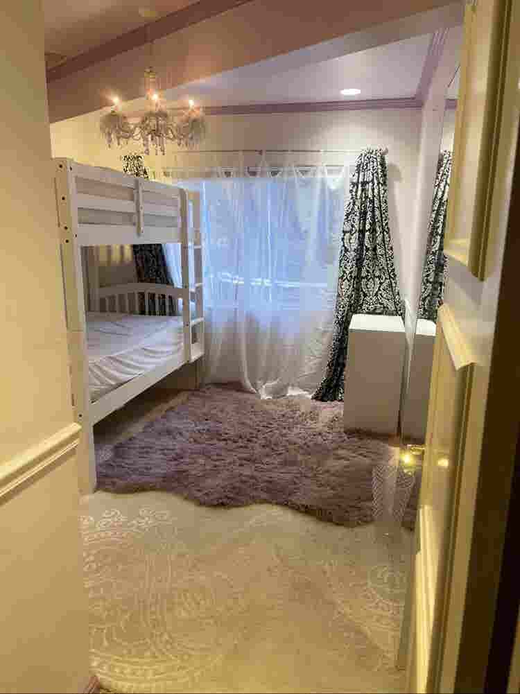 PrivateRoom BigEstateViewPool Month