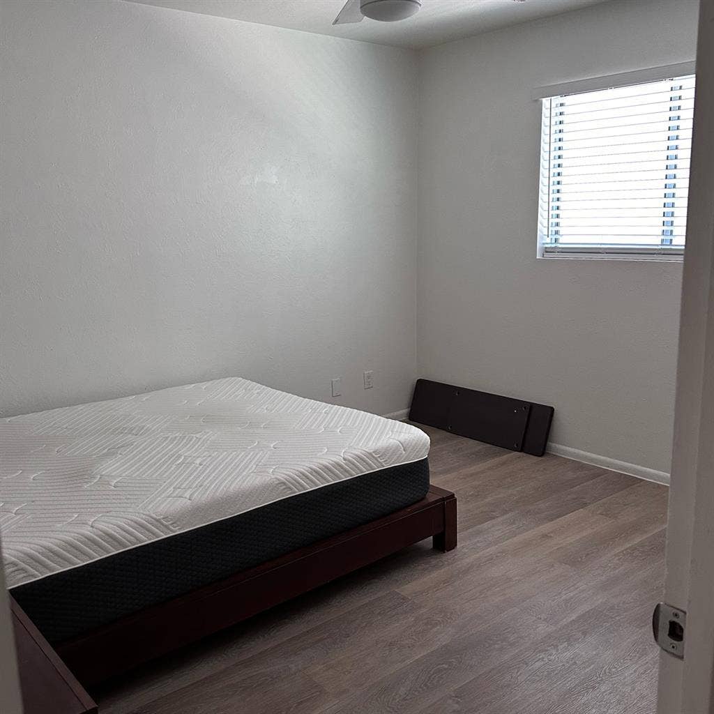 Room 4 rent in clean apt/shared ba