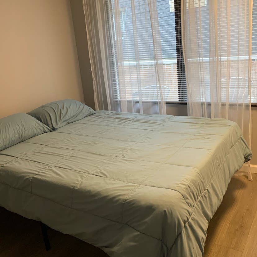 Room available in Juanita condo