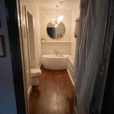 Private Entrance and en-suite bath