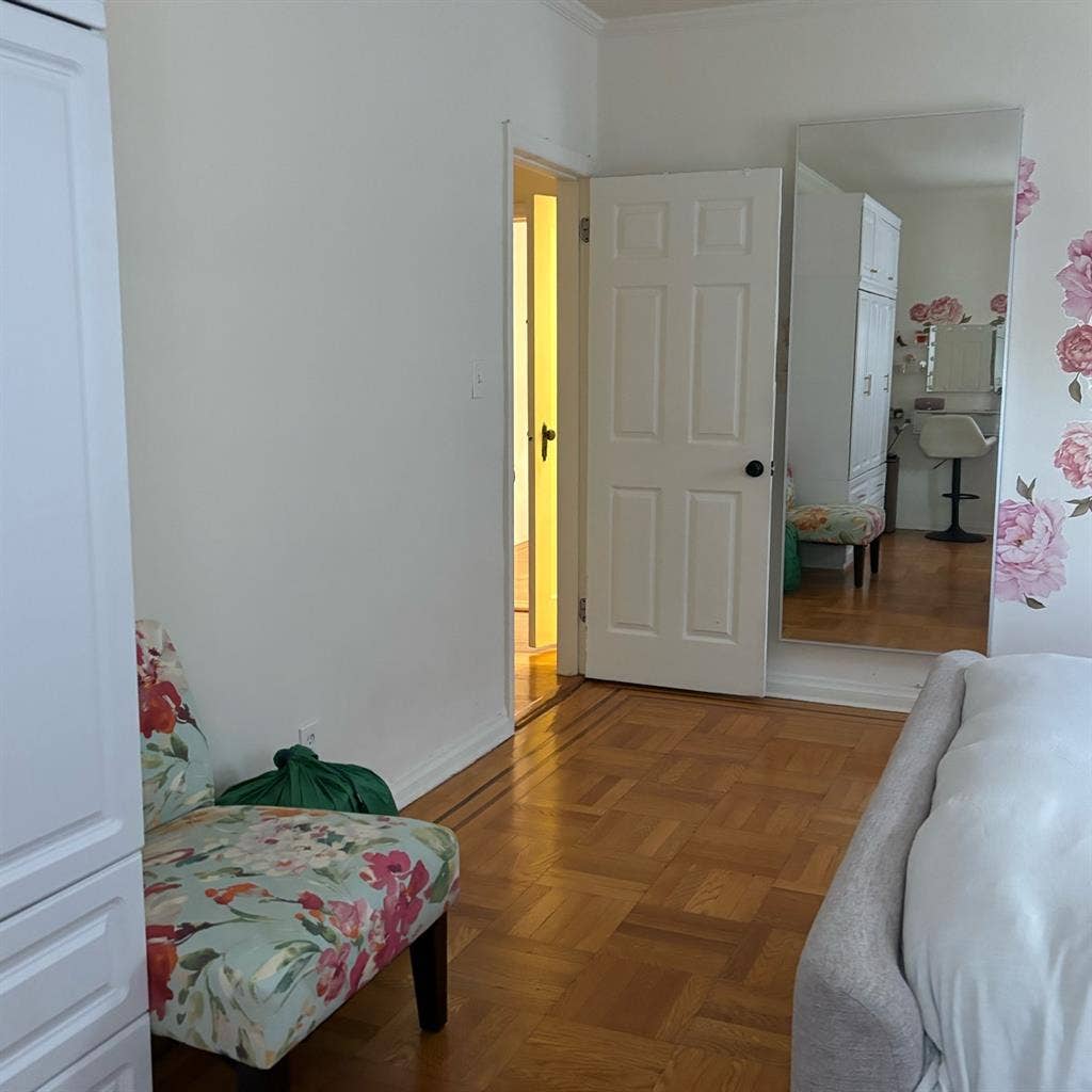 Queens, Private room for rent $