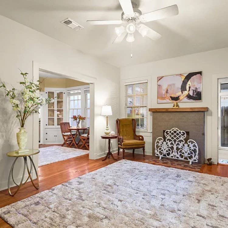 Light Airy Large Bedroom near LSU