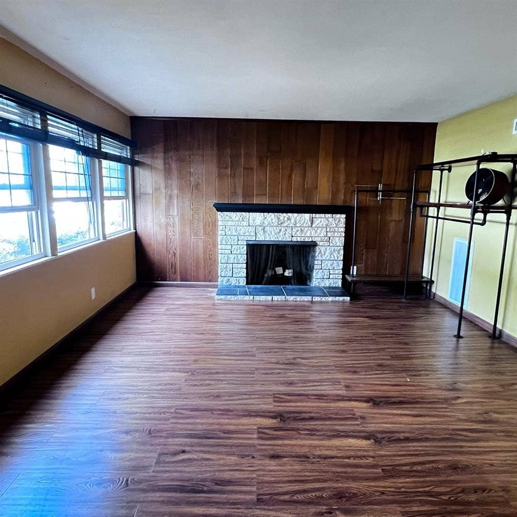 Huge room for rent in in La Mesa