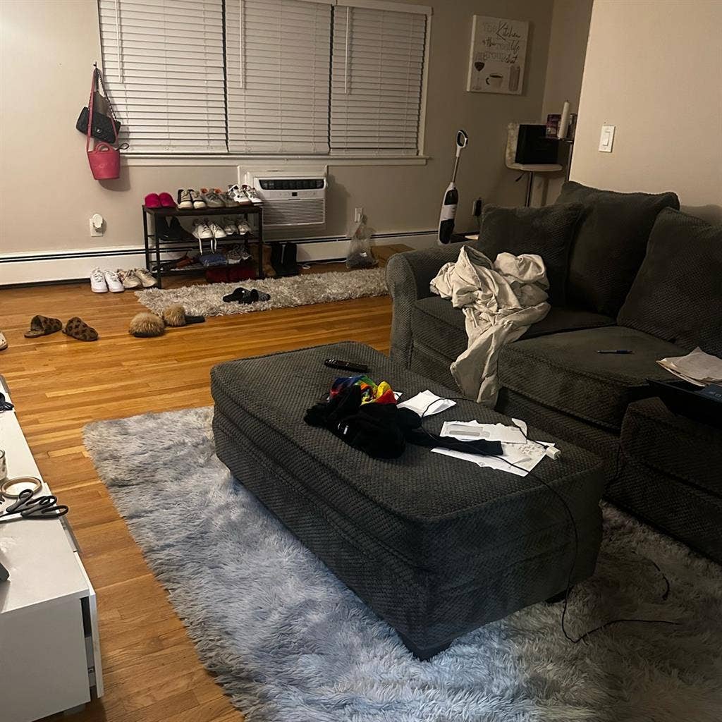 Looking for a roommate FEMALE ONLY!