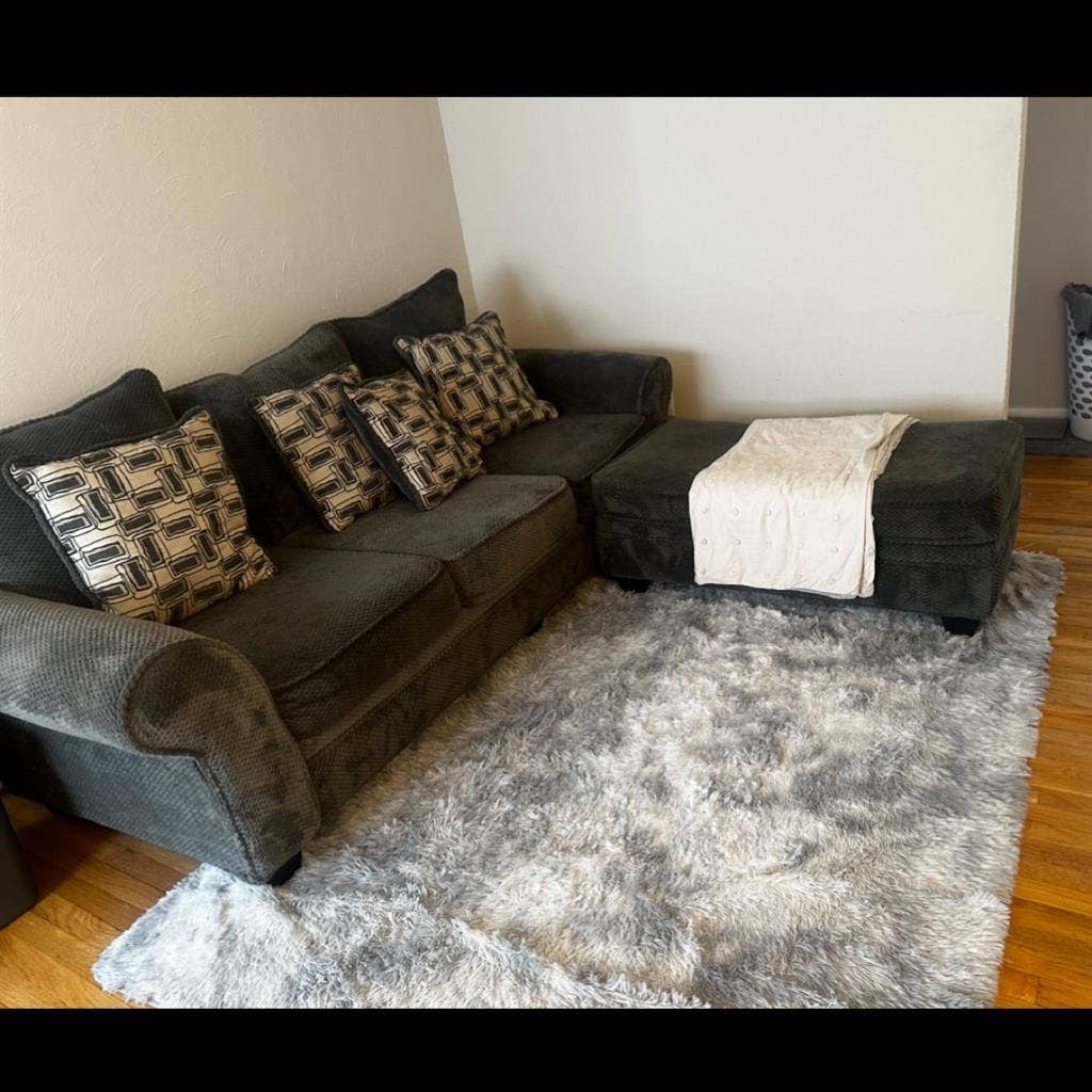 Looking for a roommate FEMALE ONLY!