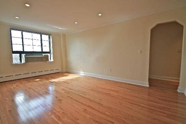 Rooms for Rent on Brattle Street